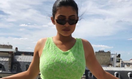 Kylie Jenner Flaunts Tiny Waist In Sexy Crop Top Day After Hiding …