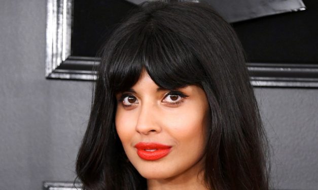 Jameela Jamil Shows ‘Boob Stretch Marks’ Amid Kardashian Feud
