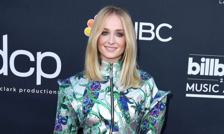 How GoT’s Sophie Turner Dealt With Pressure to Lose Weight on Set