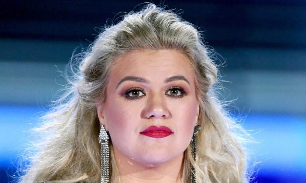 Kelly Clarkson Slams ‘Fake News’ That She Is Taking Weight-Loss P.
