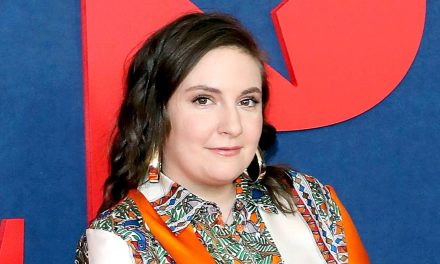 Lena Dunham Posts a Completely Nude Photo– And It’s Not What You …