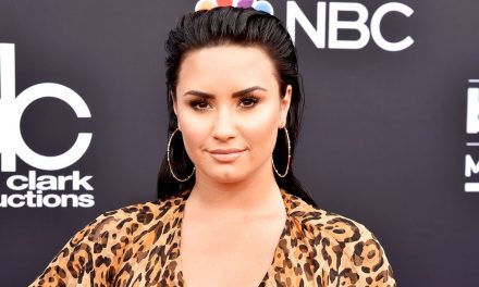 Demi Lovato Responds to Fat-Shamer: I ‘Am Choosing Not to Diet’